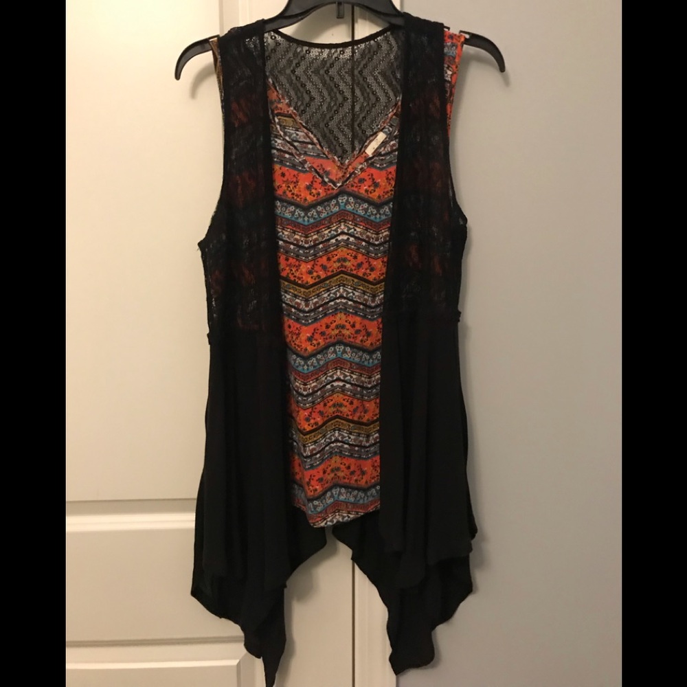 Two piece sleeveless shirt with lace vest.
